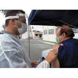 Novo calendário prevê vacinação de pessoas com 65 anos ou mais